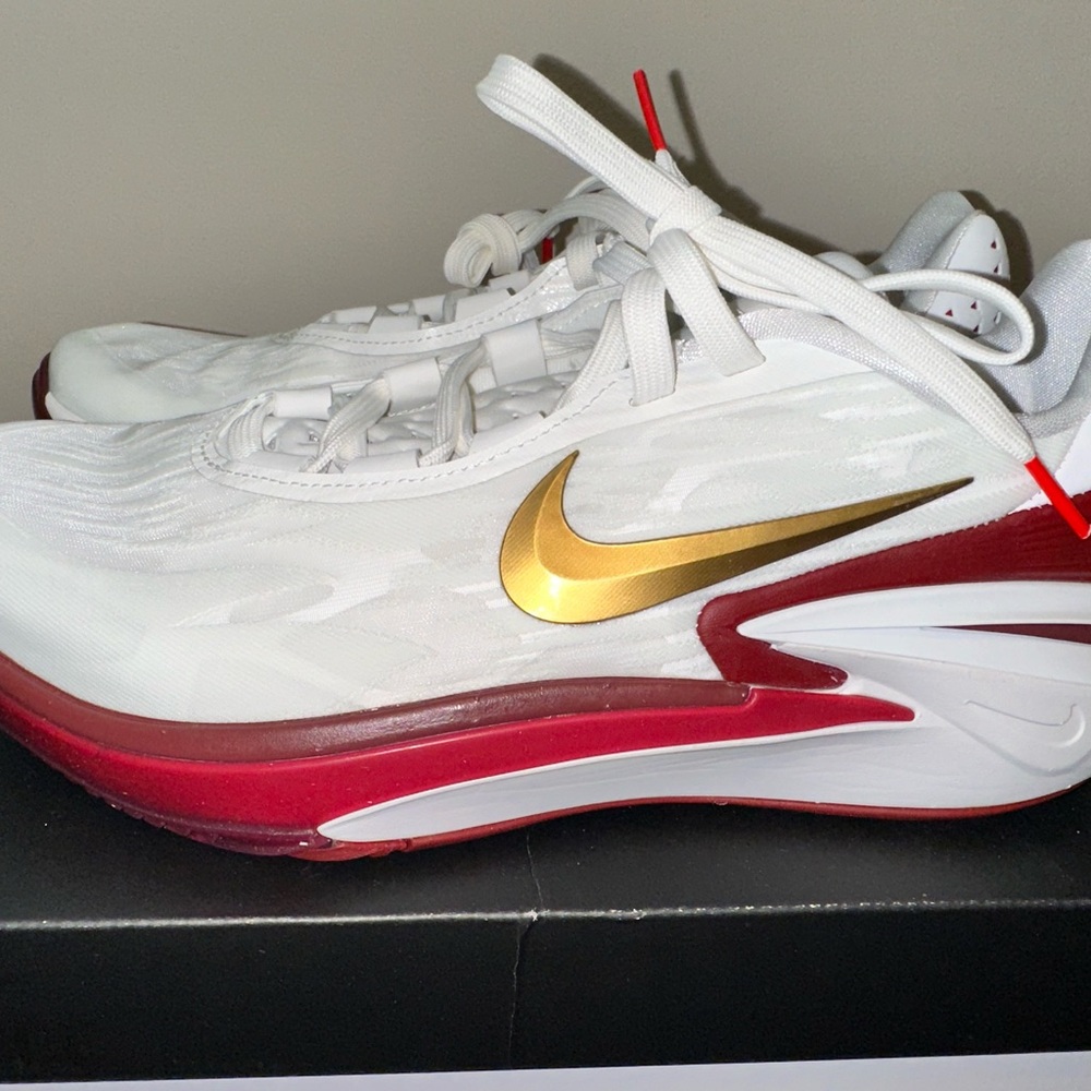 NIKE AIR ZOOM G.T. CUT 2 WOMEN’S 12 or MEN’S 10.5